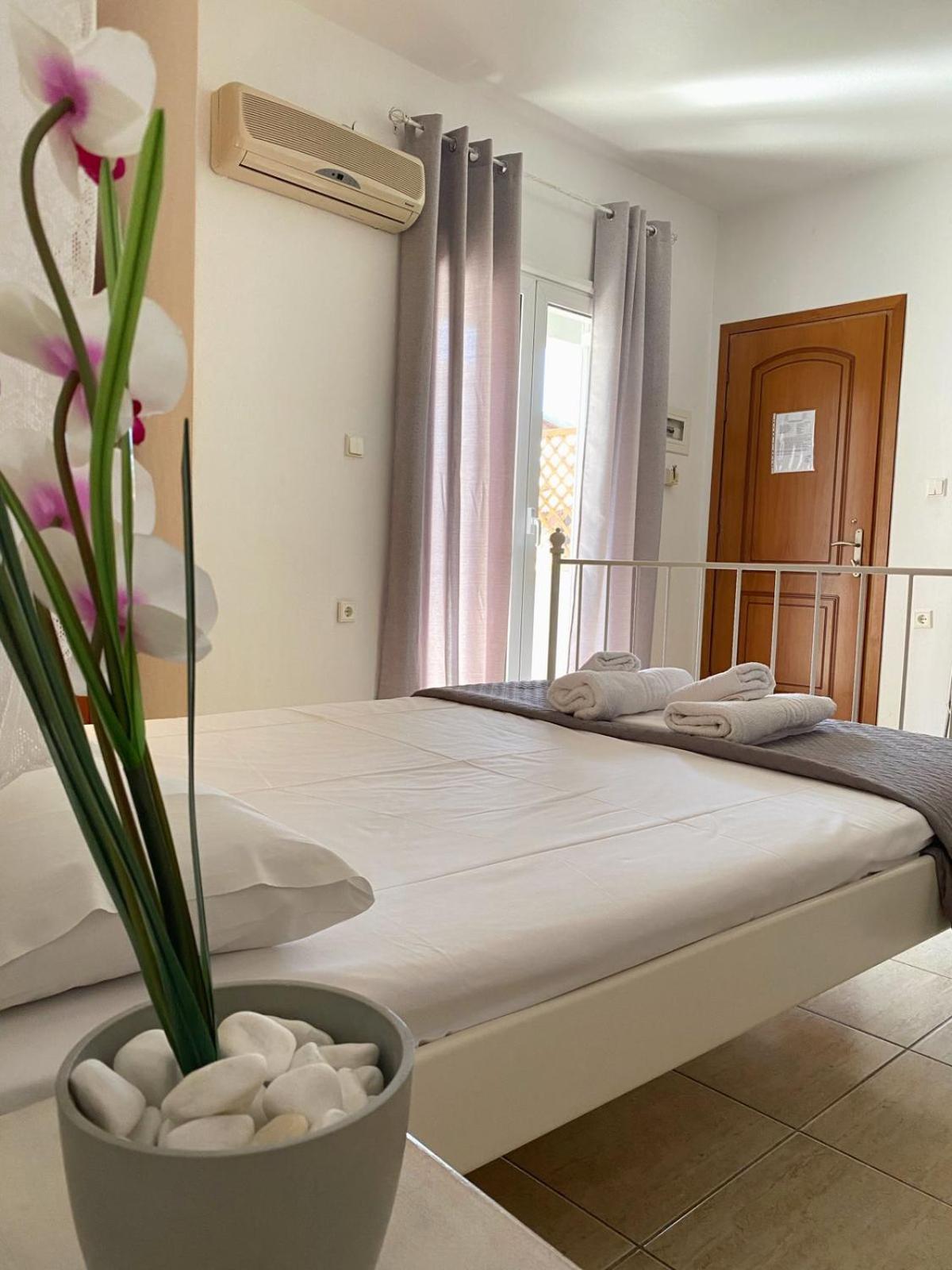 Delia Apartments Pefkochori Eksteriør bilde